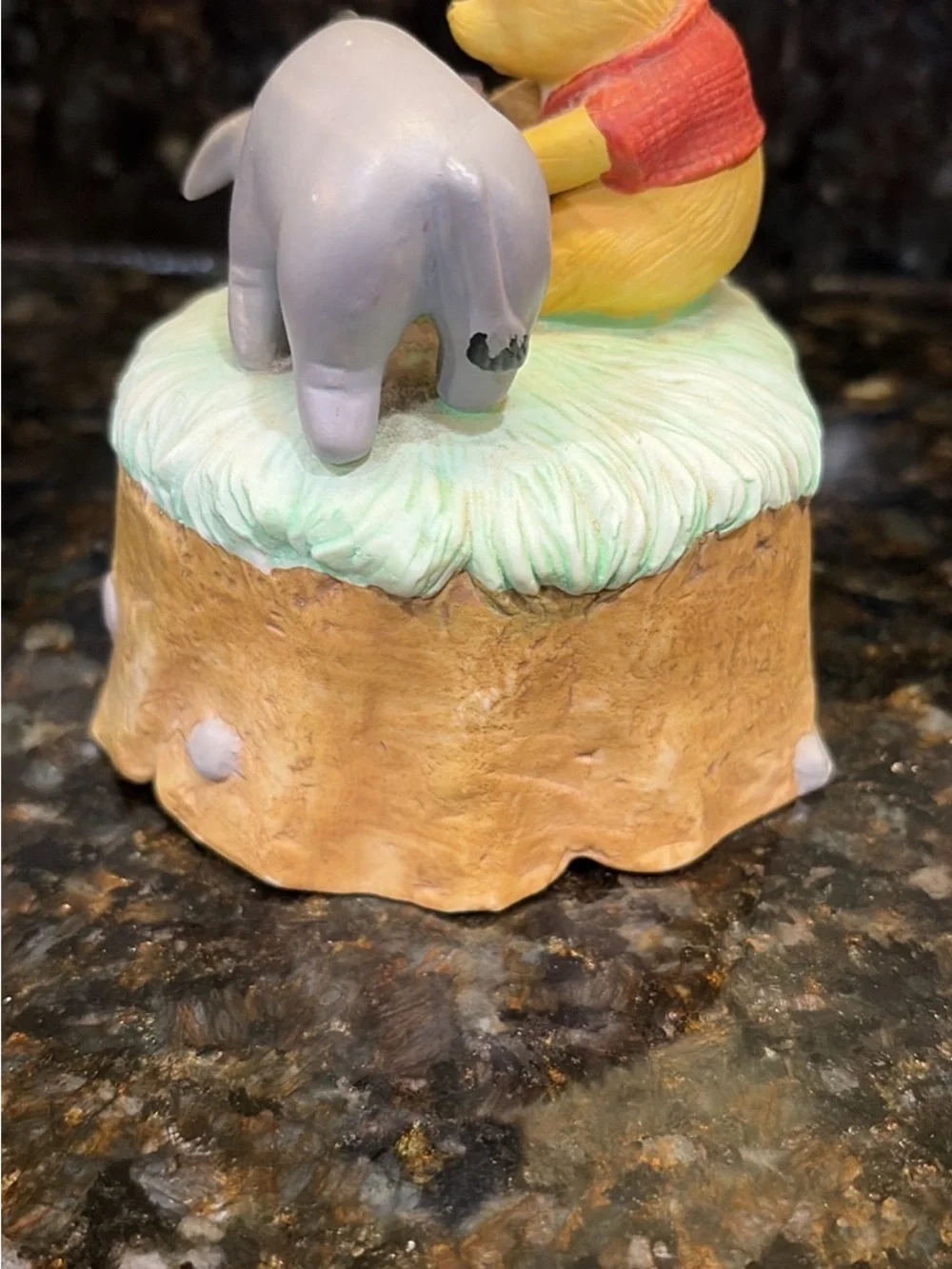Decorative Winnie-the-Pooh Resin Figurine Set in Yellow and Cream